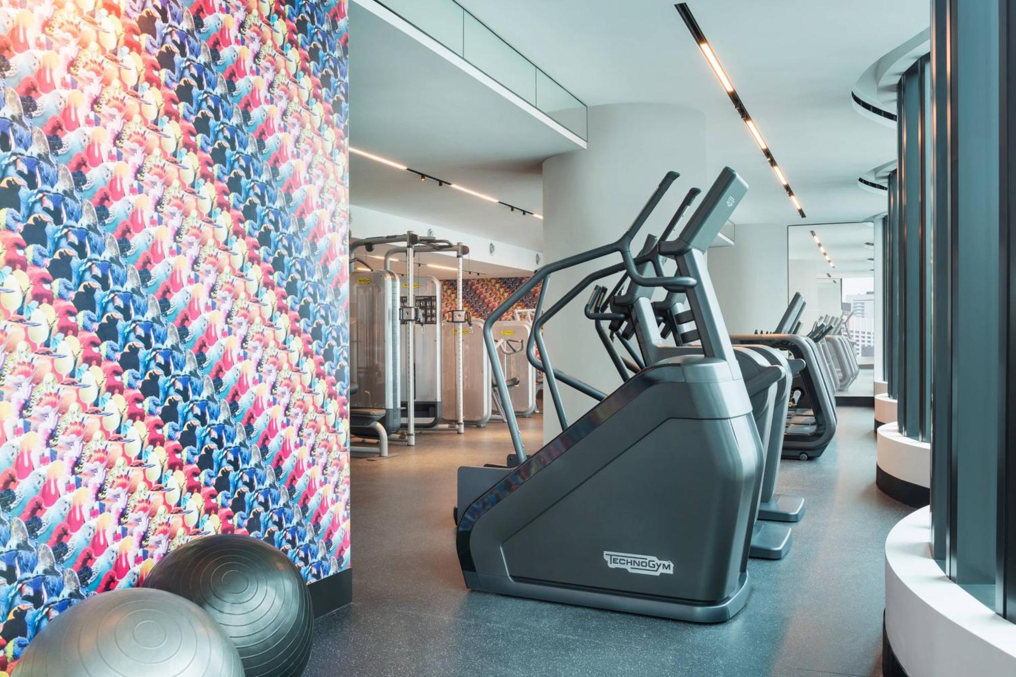 W Brisbane Hotel Ngoại thất bức ảnh The gym at the 100 East 53rd Street building