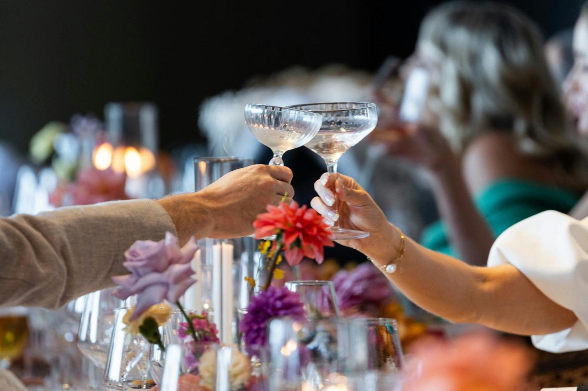 W Brisbane Hotel Ngoại thất bức ảnh A toast at a wedding